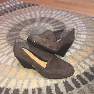 Gorgeous brown suede wedges